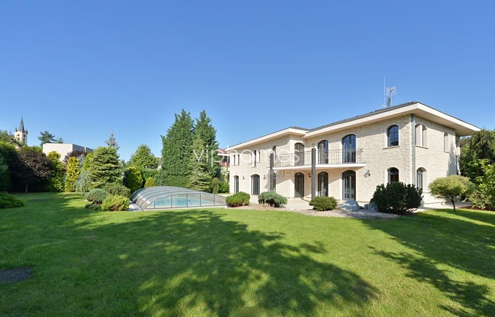 Pronájem vily 400 m², pozemek 1213 m²