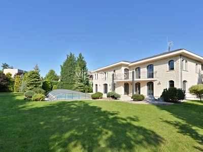 Pronájem  vily 400 m², pozemek 1 213 m²