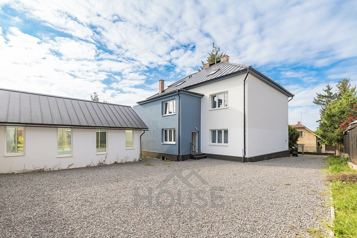 Prodej vícegeneračního domu 550 m², pozemek 1679 m²