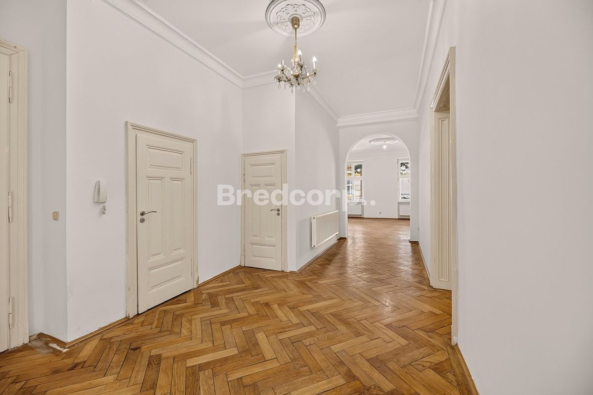 Pronájem kanceláře 170 m² – fotografie 3