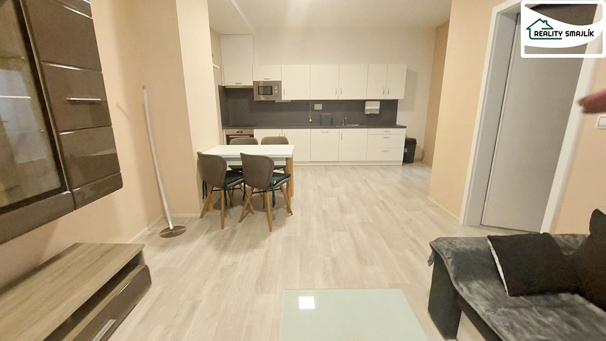 Pronájem bytu 2+kk 55 m² – fotografie 3