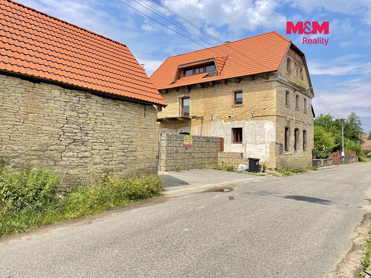 Prodej rodinného domu 320 m², pozemek 1050 m² – fotografie 2
