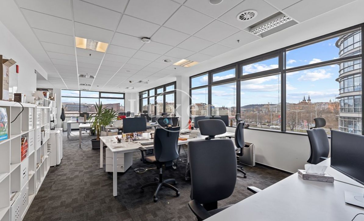 Pronájem kanceláře 187 m²