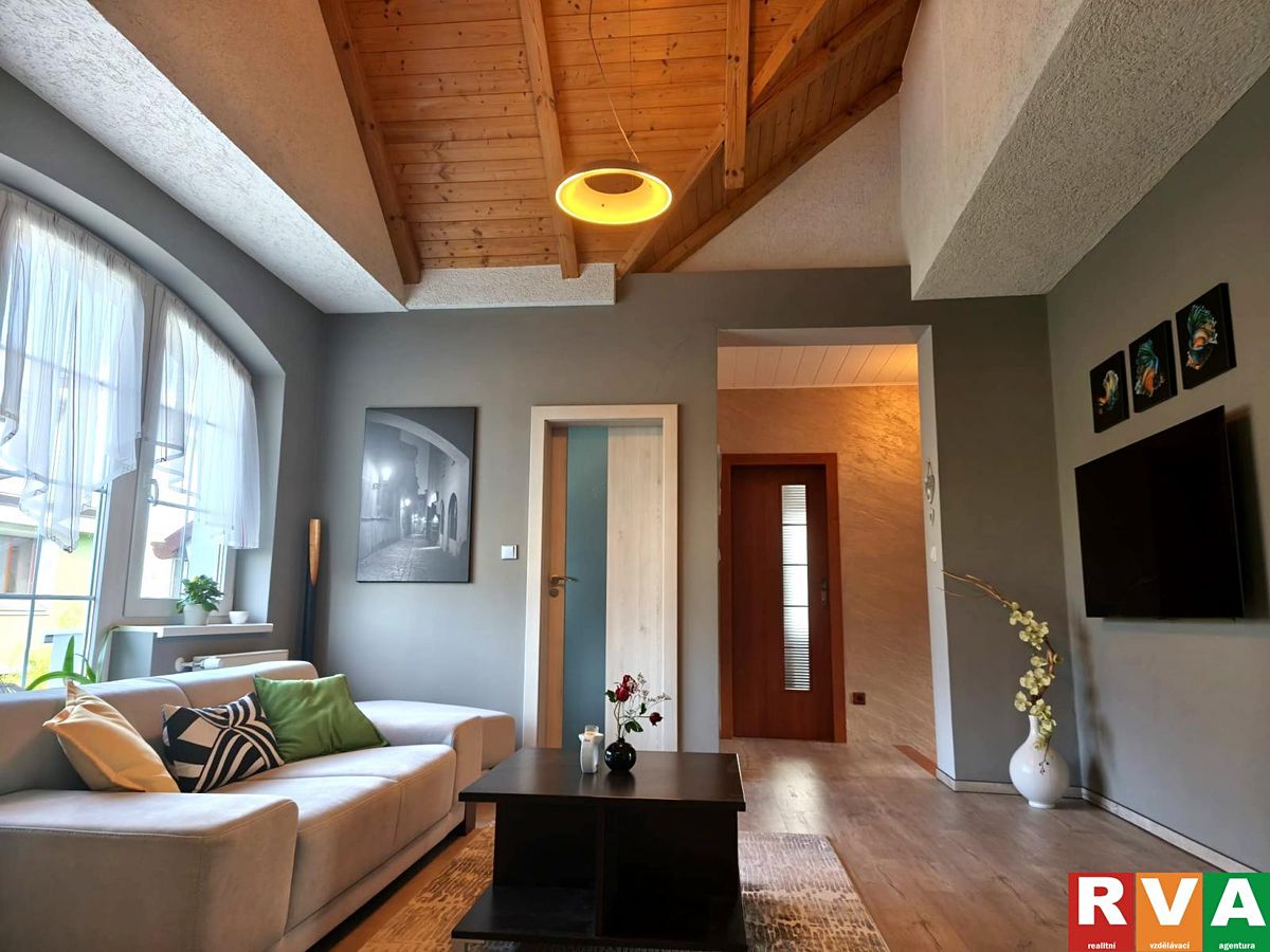 Prodej rodinného domu 250 m², pozemek 138 m² – fotografie 5