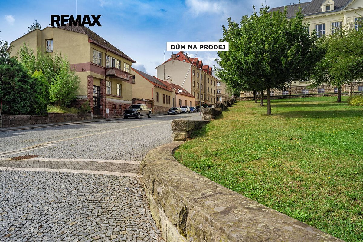 Prodej rodinného domu 234 m², pozemek 630 m² – fotografie 3