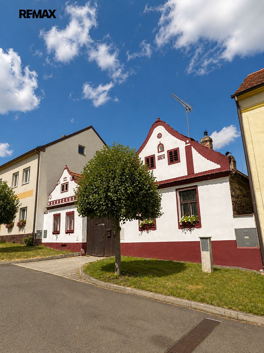 Prodej rodinného domu 280 m², pozemek 1366 m²