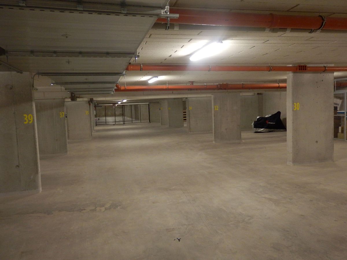 Pronájem garážového stání 16 m² – fotografie 2