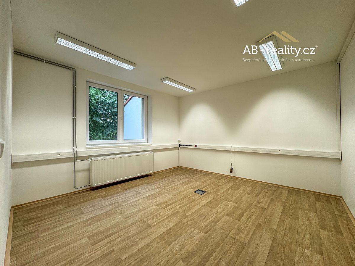 Pronájem kanceláře 144 m² – fotografie 2