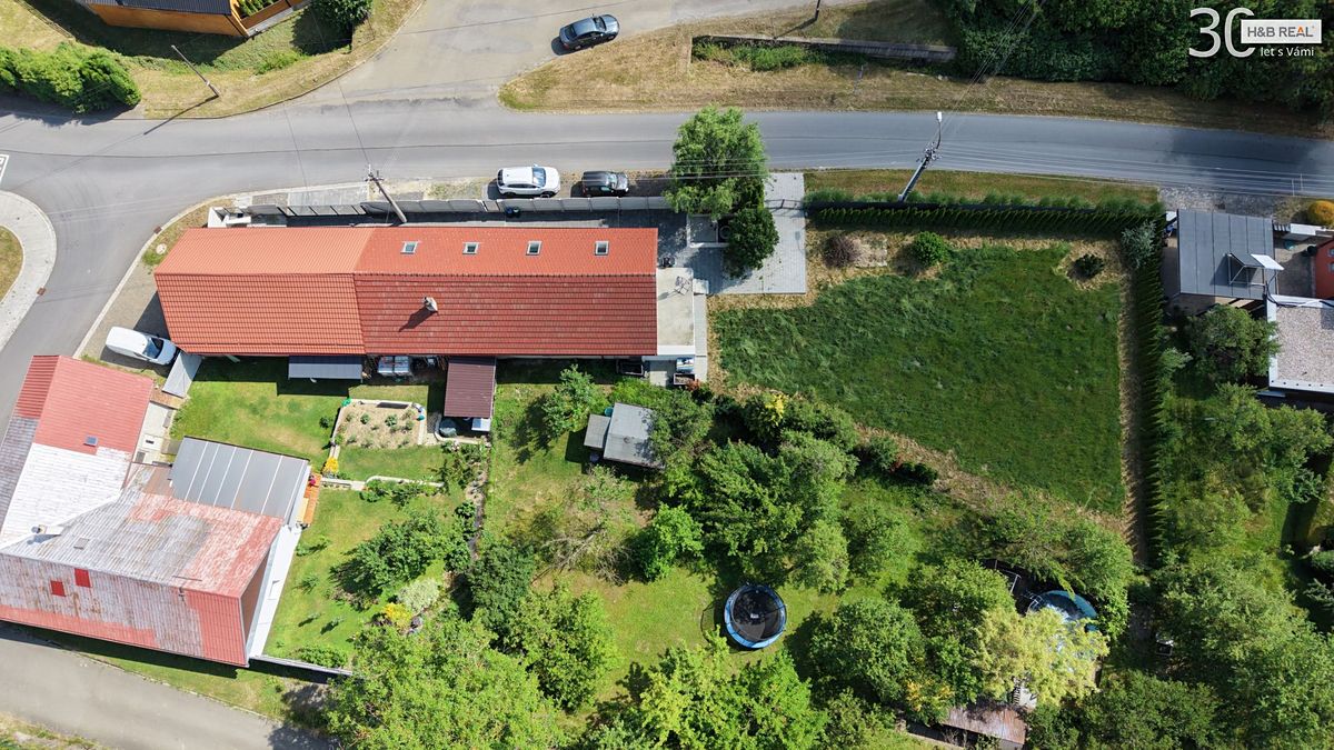 Prodej rodinného domu 300 m², pozemek 1220 m² – fotografie 3