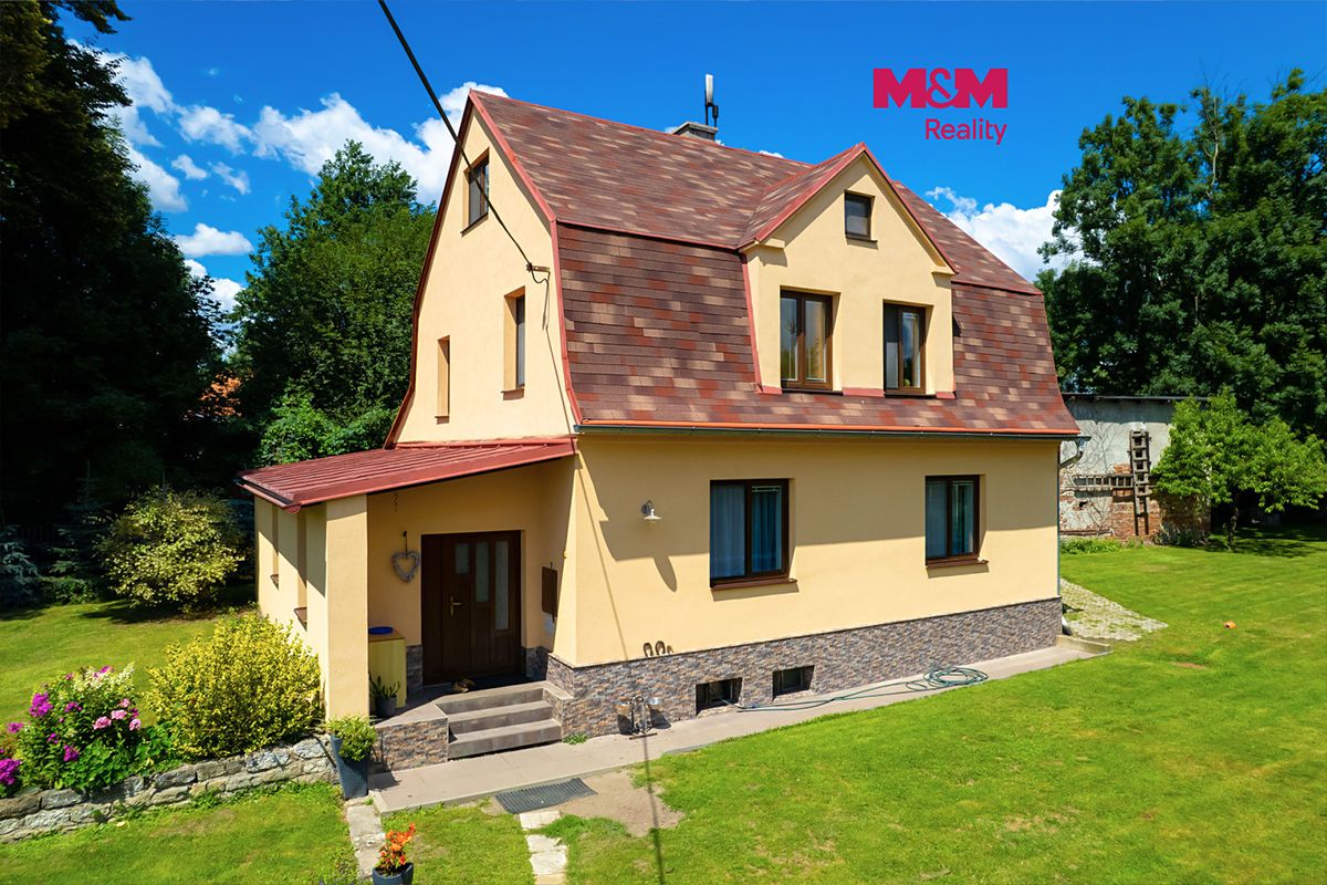 Prodej rodinného domu 140 m², pozemek 1758 m²