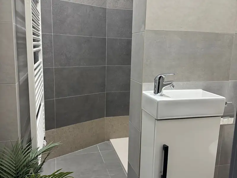 Pronájem bytu 1+kk 40 m², Praha – náhled fotky 1