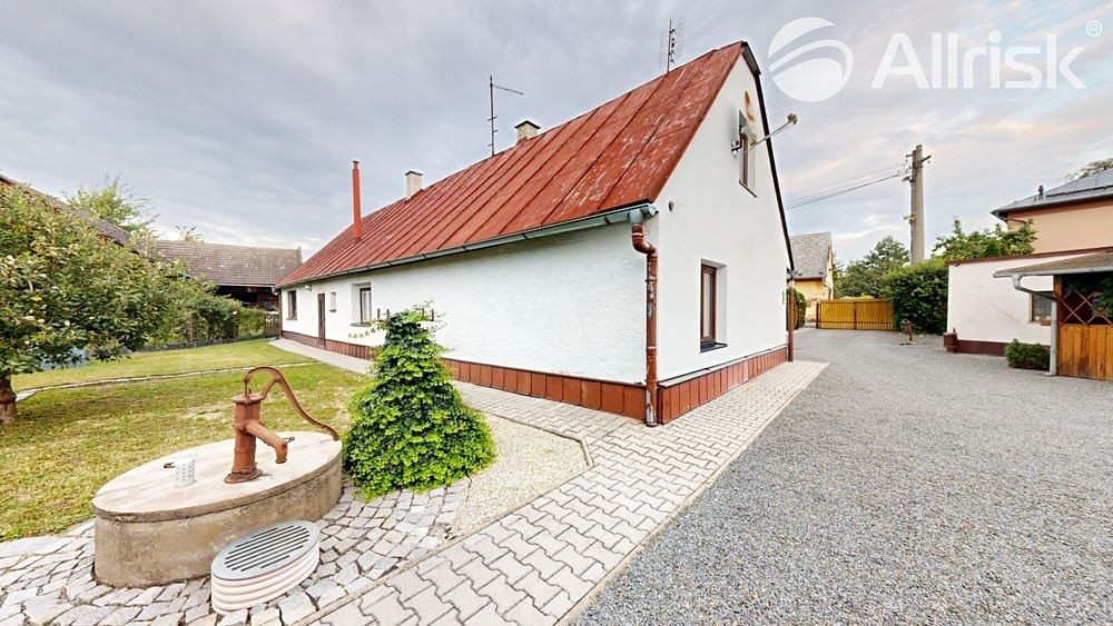 Prodej rodinného domu 150 m², pozemek 843 m² – fotografie 2