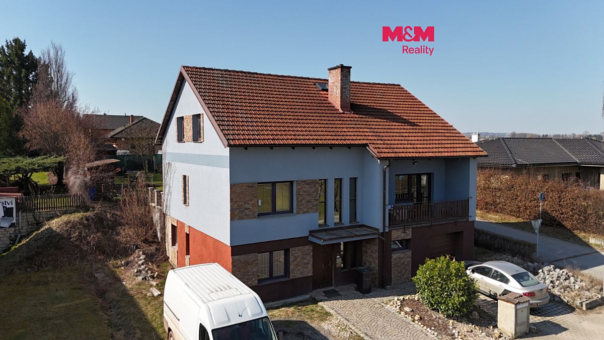 Prodej rodinného domu 302 m², pozemek 772 m²