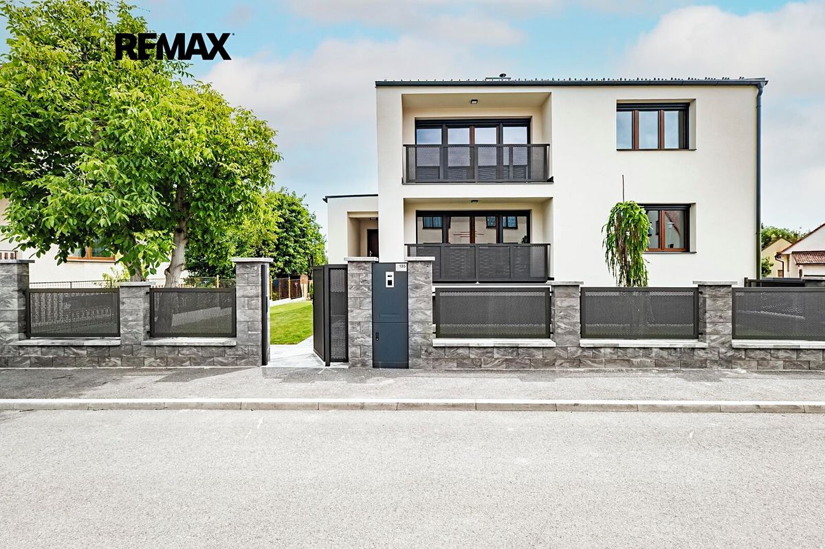 Prodej vily 183 m², pozemek 625 m² – fotografie 2
