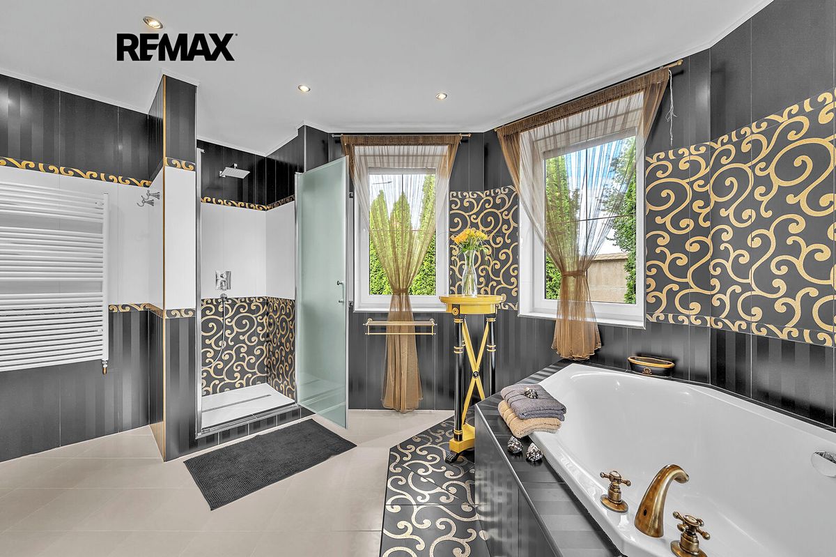 Prodej rodinného domu 285 m², pozemek 968 m² – fotografie 4