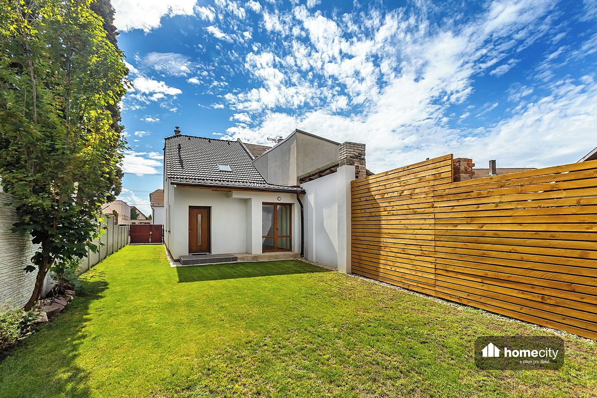 Prodej rodinného domu 108 m², pozemek 299 m² – fotografie 2