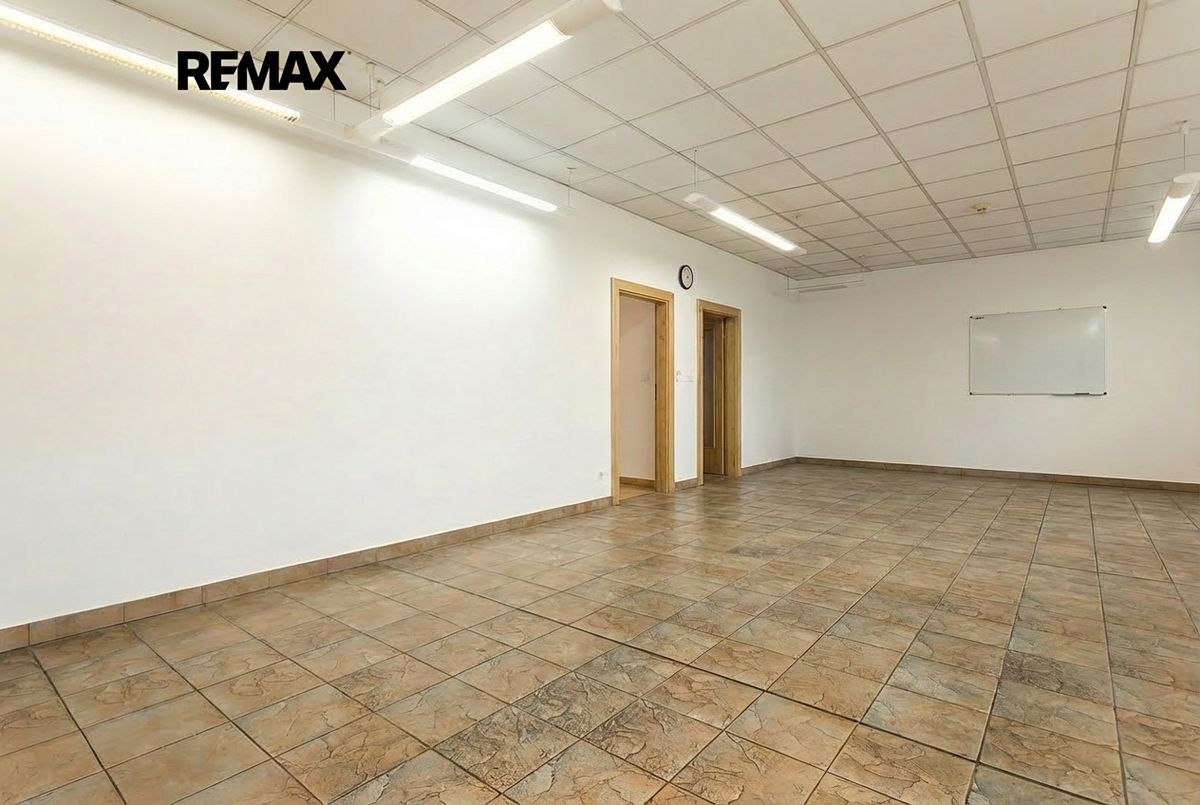 Pronájem kanceláře 200 m² – fotografie 2