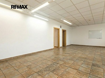 Комерційне приміщення в оренду, 200 м² (2 з 16)