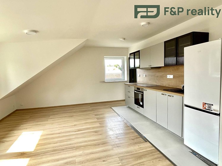 Pronájem bytu 2+kk, 50 m² (2 z 8)