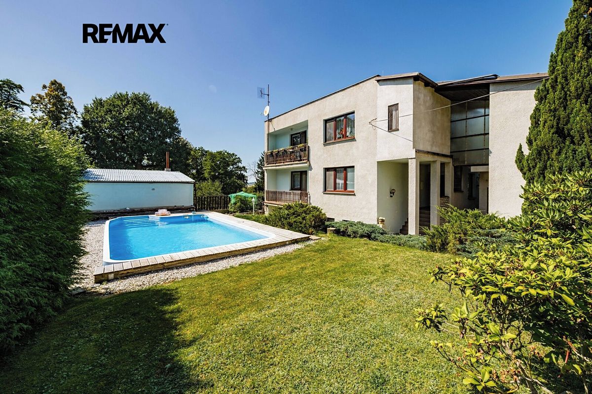 Prodej rodinného domu 290 m², pozemek 1221 m² – fotografie 2