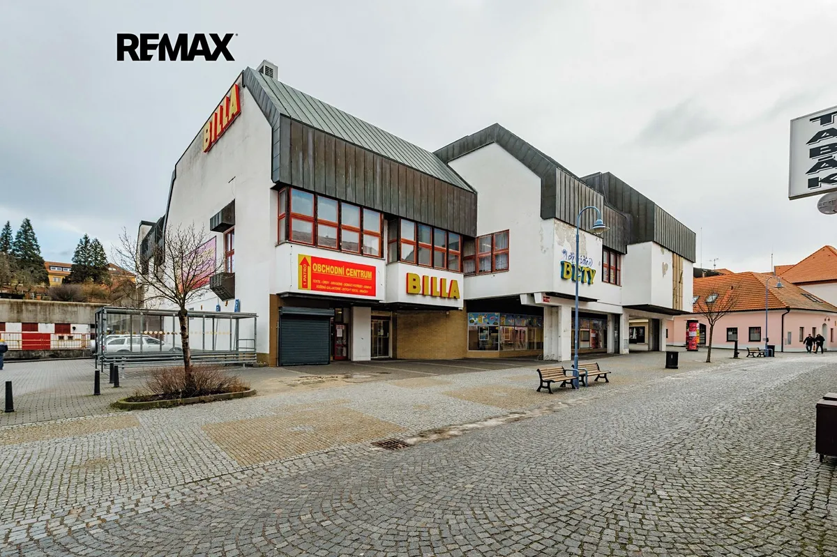 Pronájem obchodního prostoru 1305 m²
