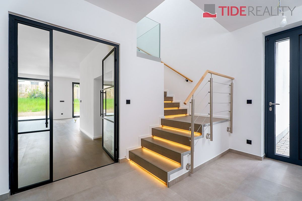 Prodej rodinného domu 170 m², pozemek 332 m² – fotografie 3