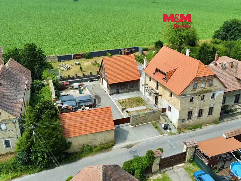 Prodej rodinného domu 320 m², pozemek 1050 m², Vraclav – náhled fotky 1