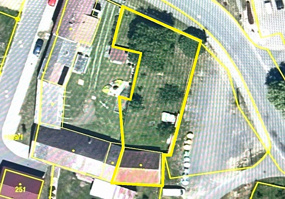 Prodej stavebního pozemku 696 m² – fotografie 3