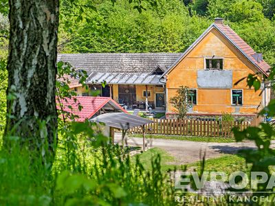 Prodej rodinného domu 300 m², pozemek 15000 m²