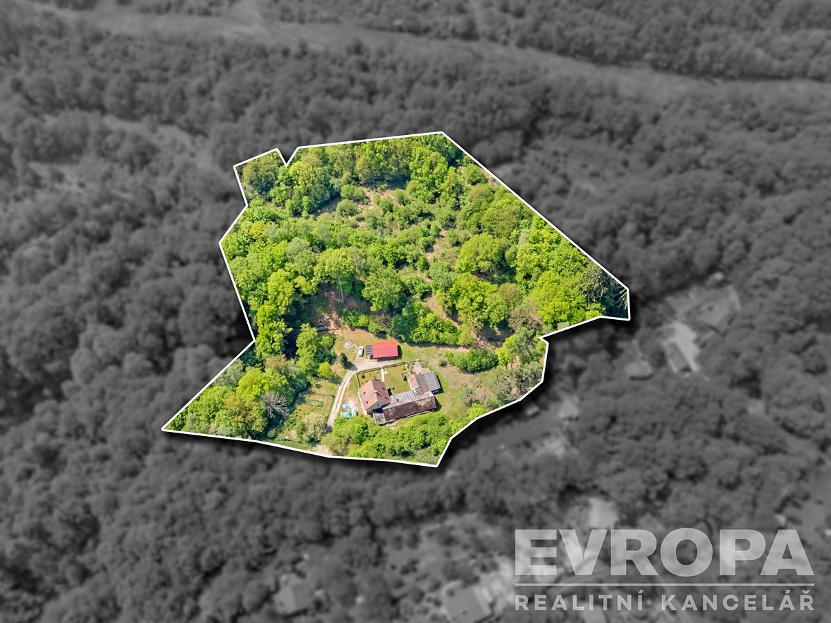 Prodej rodinného domu 300 m², pozemek 15000 m² – fotografie 2