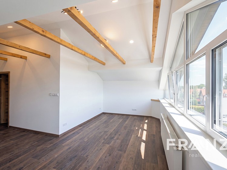Pronájem komerčního prostoru, 28 m² (5 z 16)