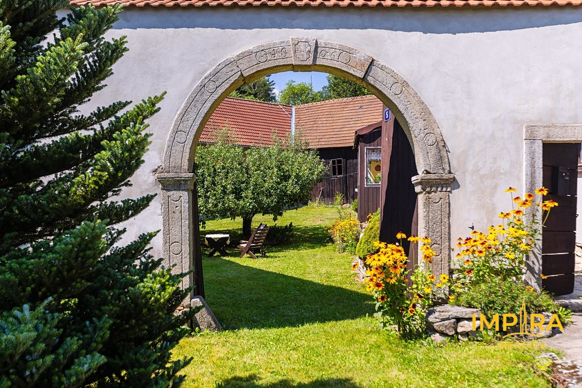 Prodej vícegeneračního domu 300 m², pozemek 2937 m² – fotografie 5