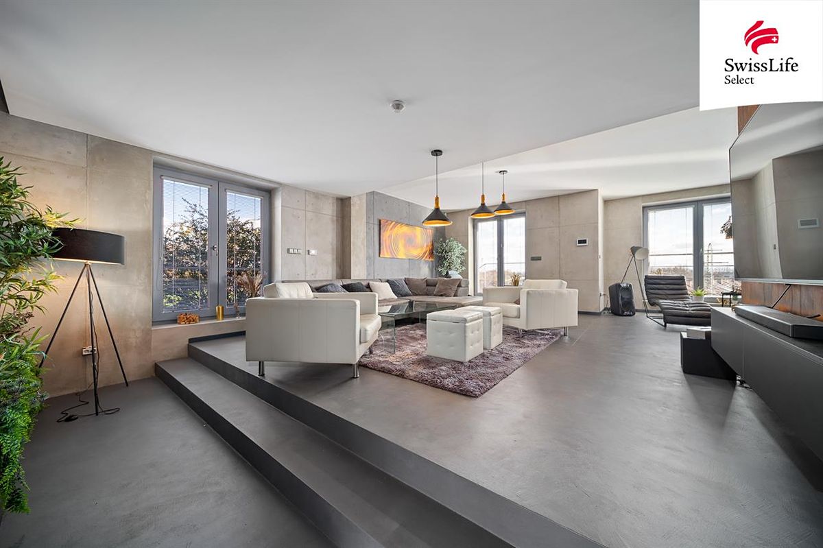 Prodej vily 379 m², pozemek 1897 m² – fotografie 2
