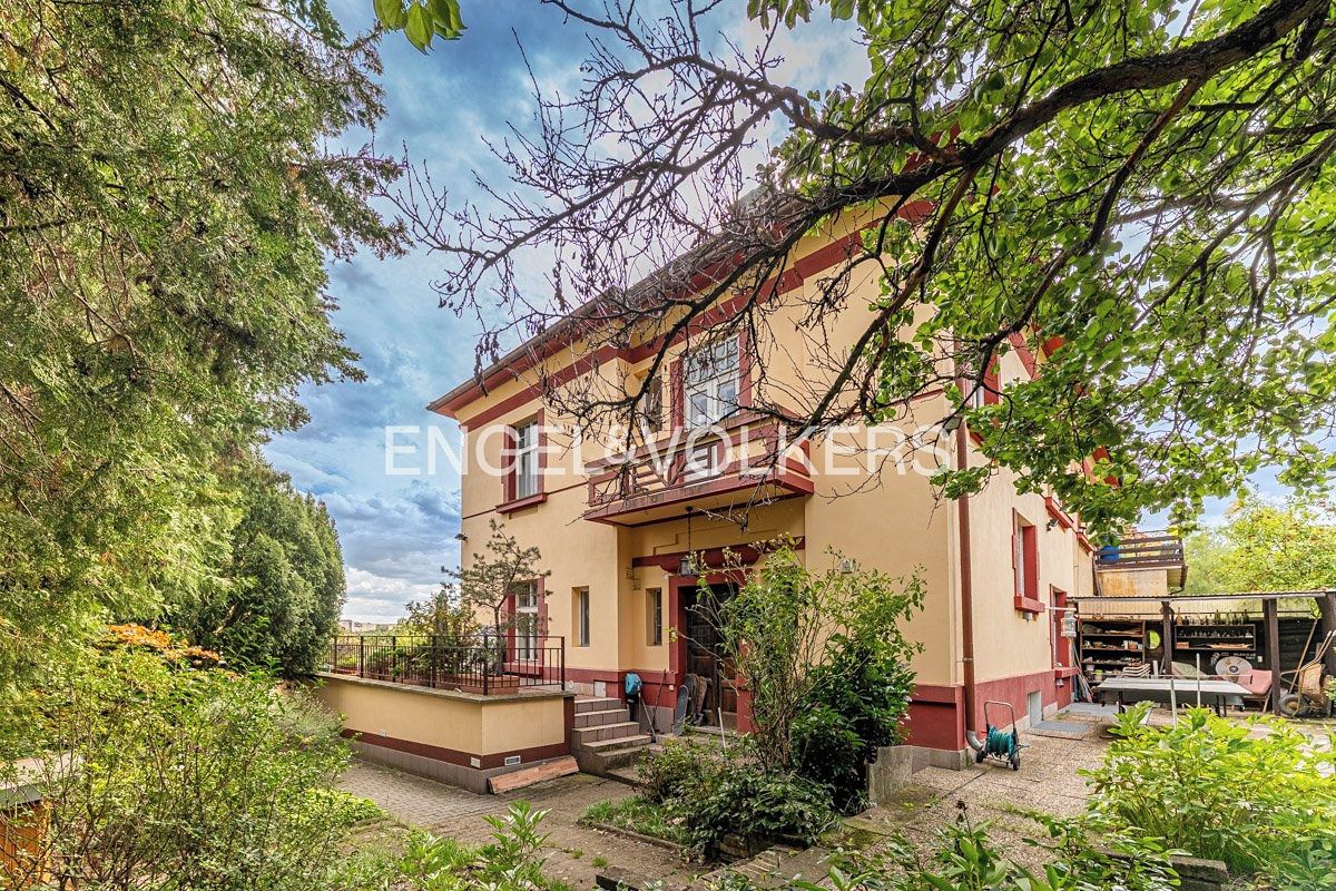 Prodej rodinného domu 255 m², pozemek 740 m²