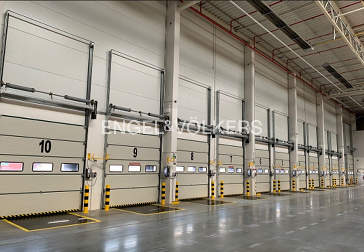 Pronájem skladového prostoru 4596 m² – fotografie 2