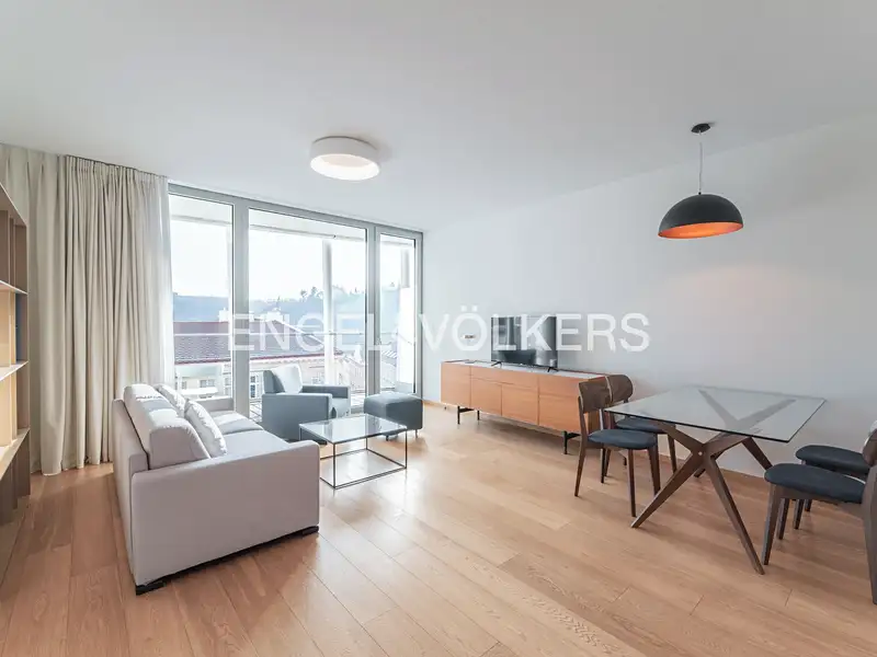 Pronájem bytu 2+kk 62 m², Praha – náhled fotky 1