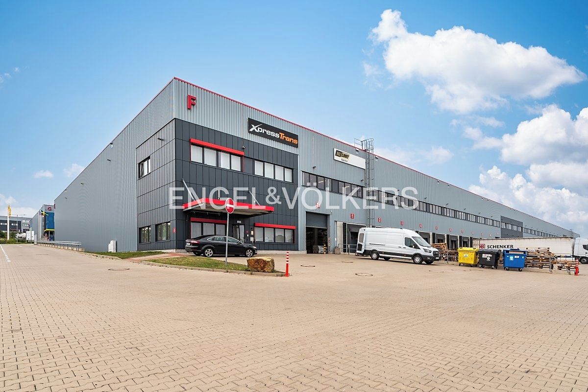 Pronájem skladového prostoru 2828 m²
