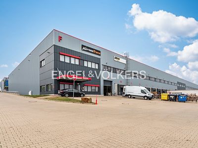 Pronájem skladového prostoru 2828 m²
