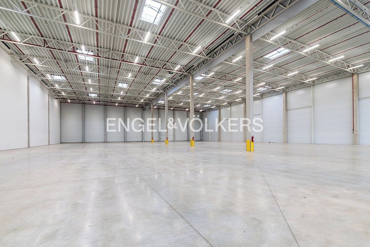 Pronájem skladového prostoru 2828 m² – fotografie 2