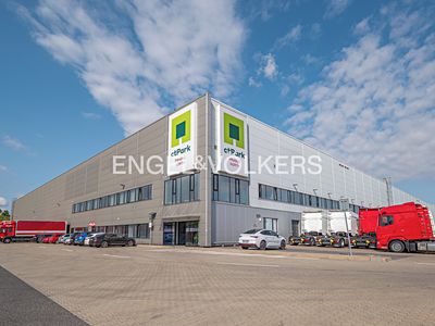 Pronájem skladového prostoru 300000 m²
