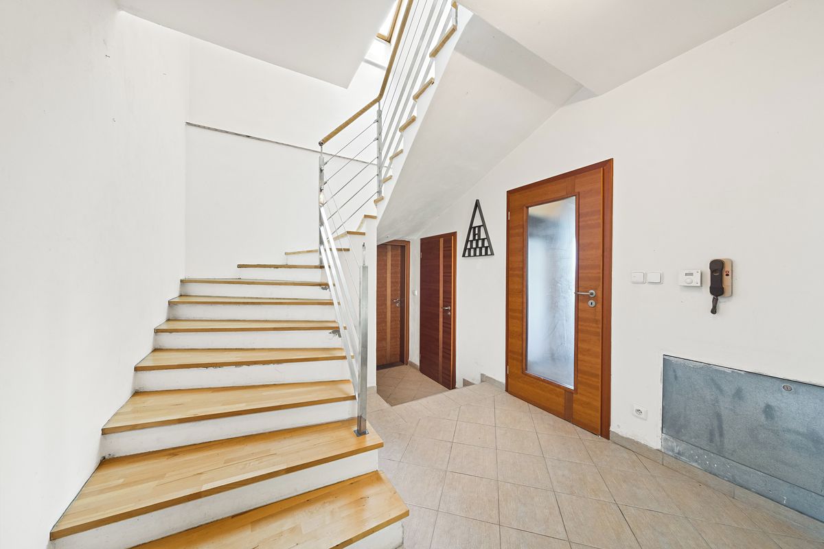 Prodej rodinného domu 178 m², pozemek 1100 m² – fotografie 5