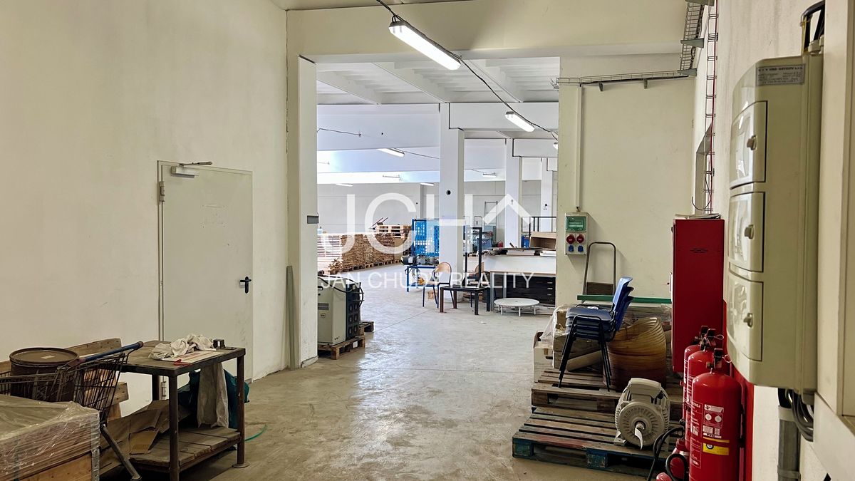 Pronájem skladového prostoru 670 m² – fotografie 2