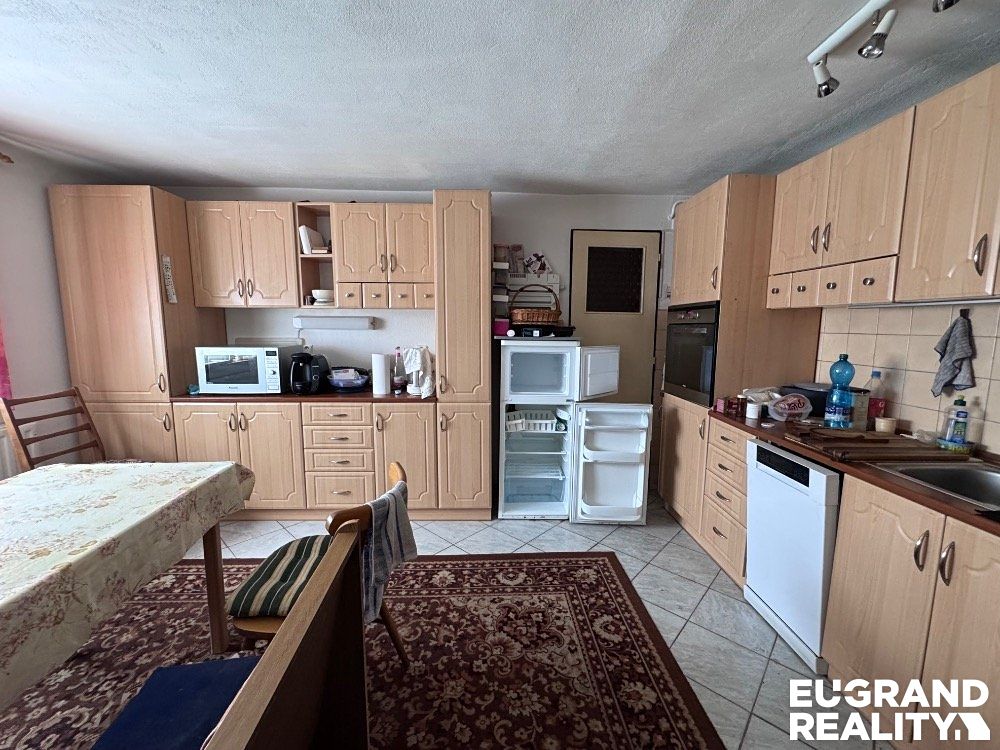 Prodej rodinného domu 180 m², pozemek 988 m² – fotografie 4