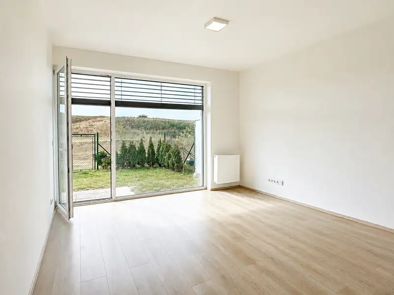 Pronájem bytu 2+kk 43 m², Jinočany – náhled fotky 1