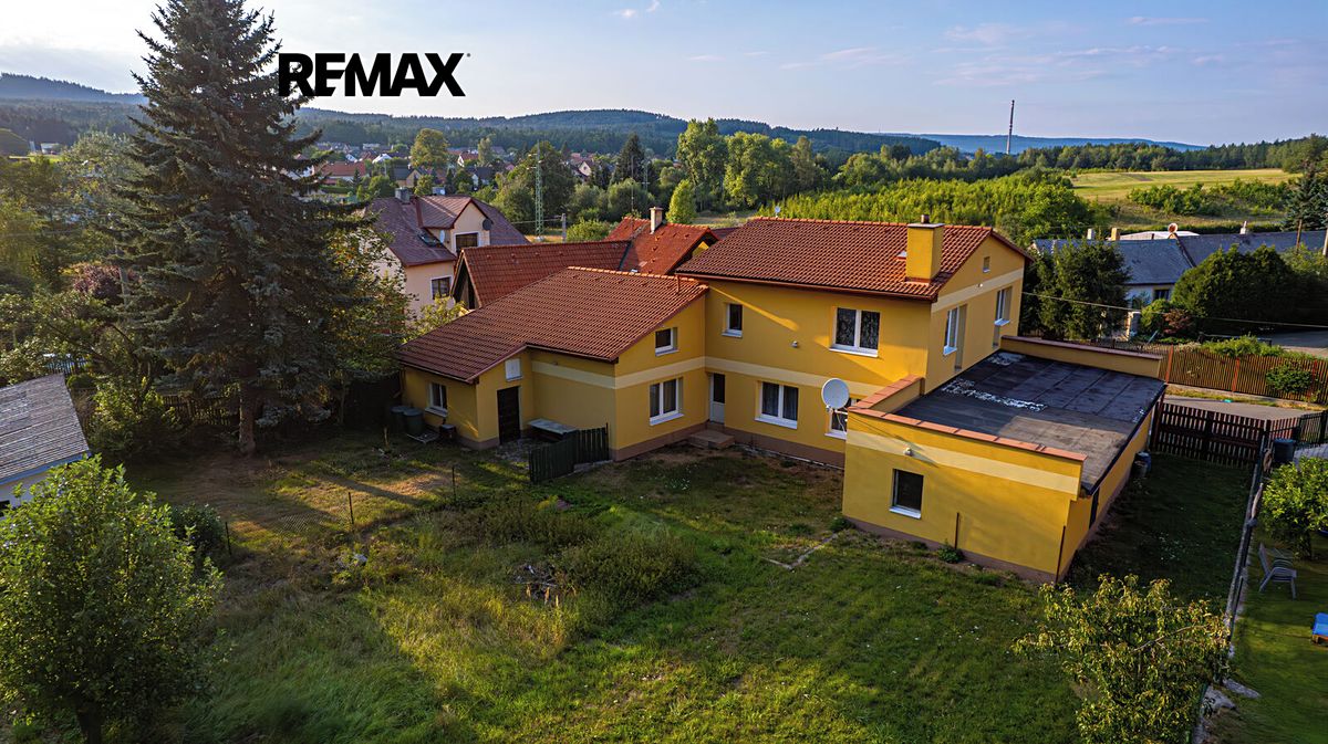 Prodej rodinného domu 208 m², pozemek 1618 m² – fotografie 3
