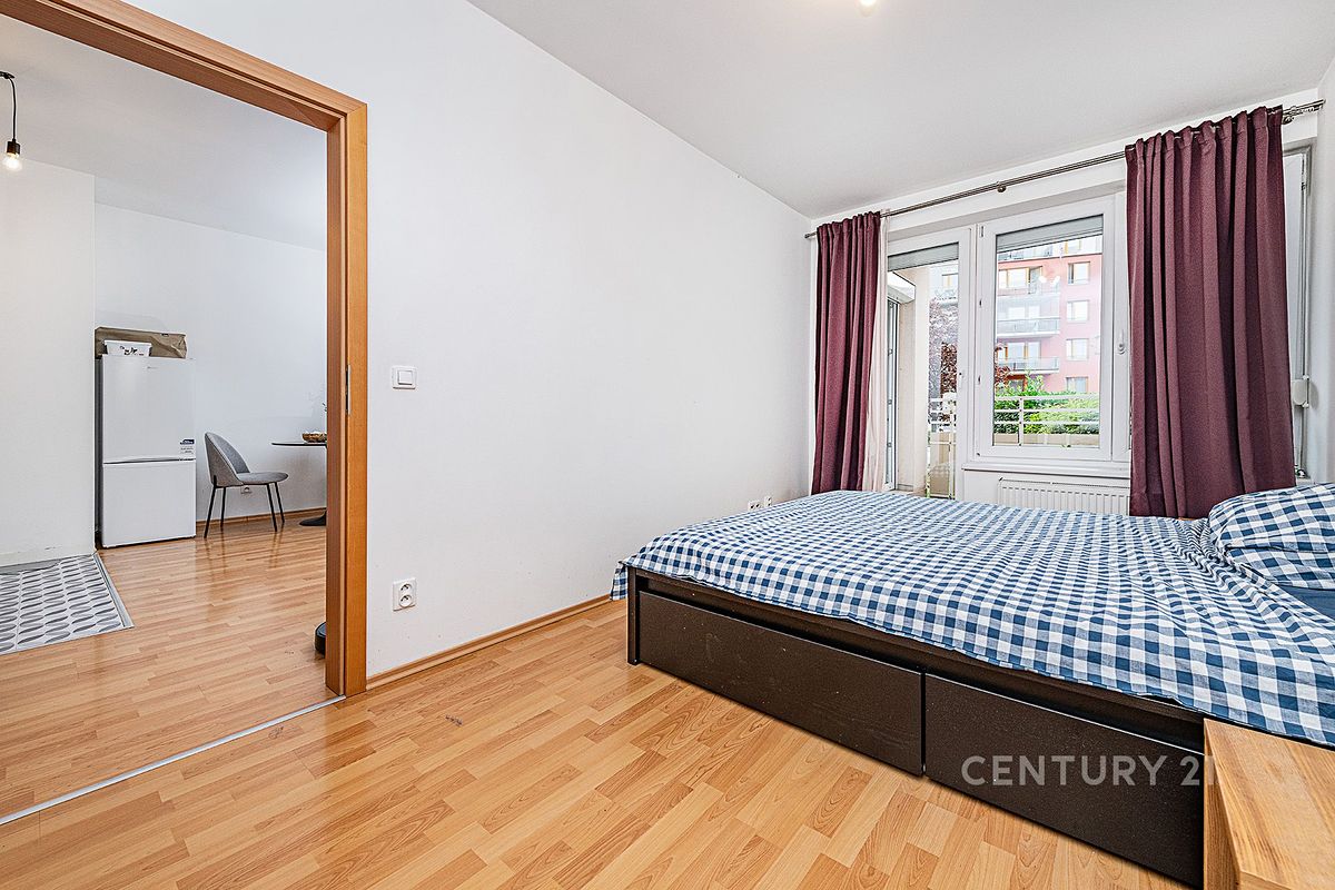 Pronájem bytu 2+kk 58 m² – fotografie 3