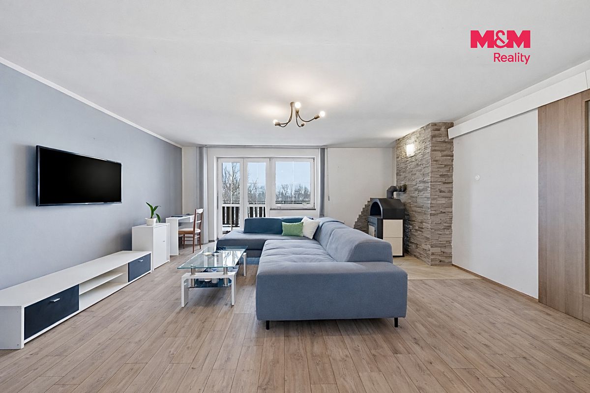 Prodej rodinného domu 302 m², pozemek 772 m² – fotografie 3