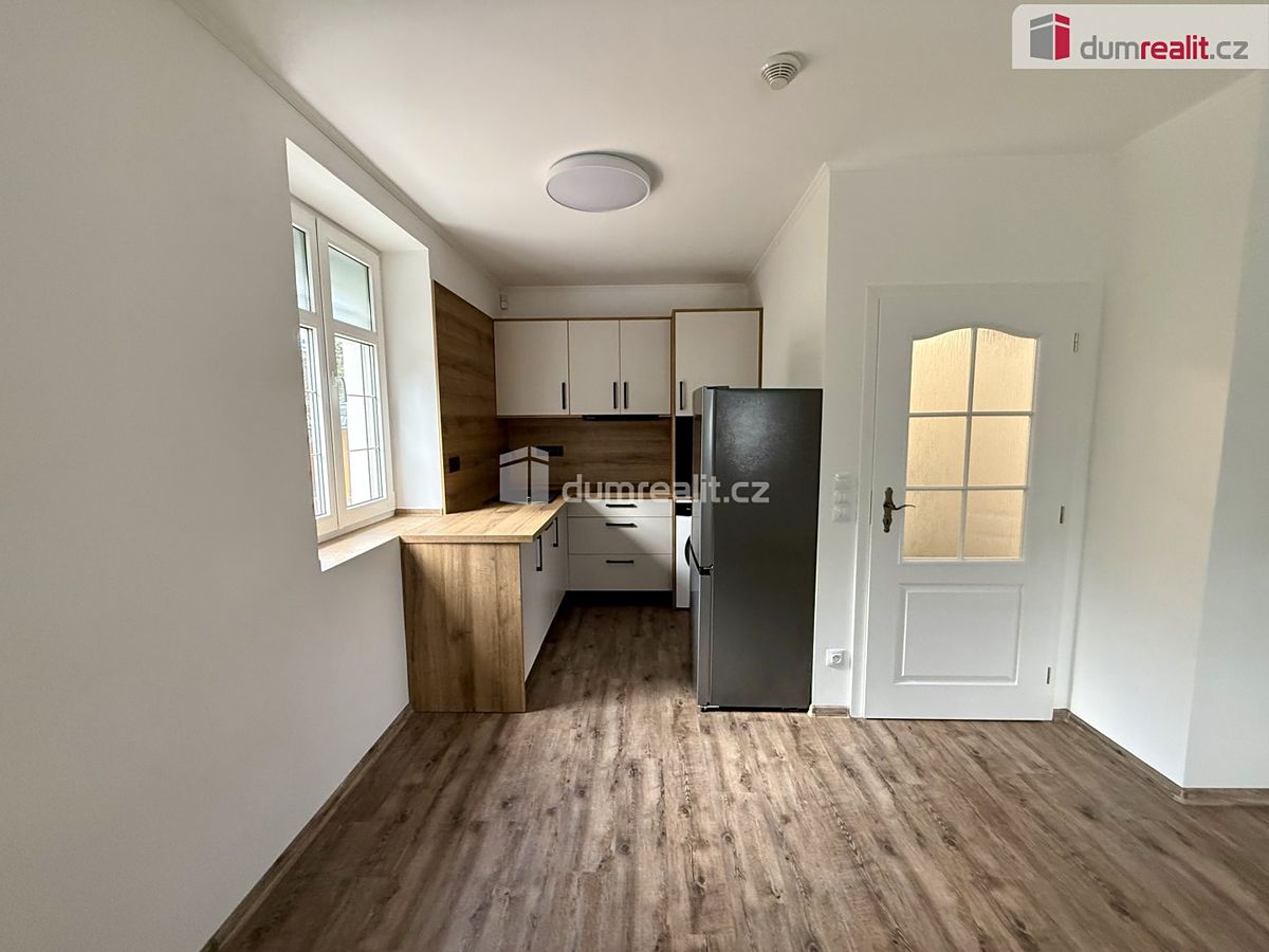 Pronájem bytu 2+kk 40 m² – fotografie 2