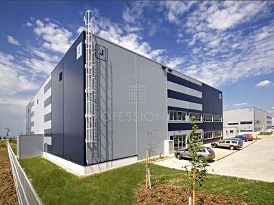 Pronájem skladového prostoru 1696 m²