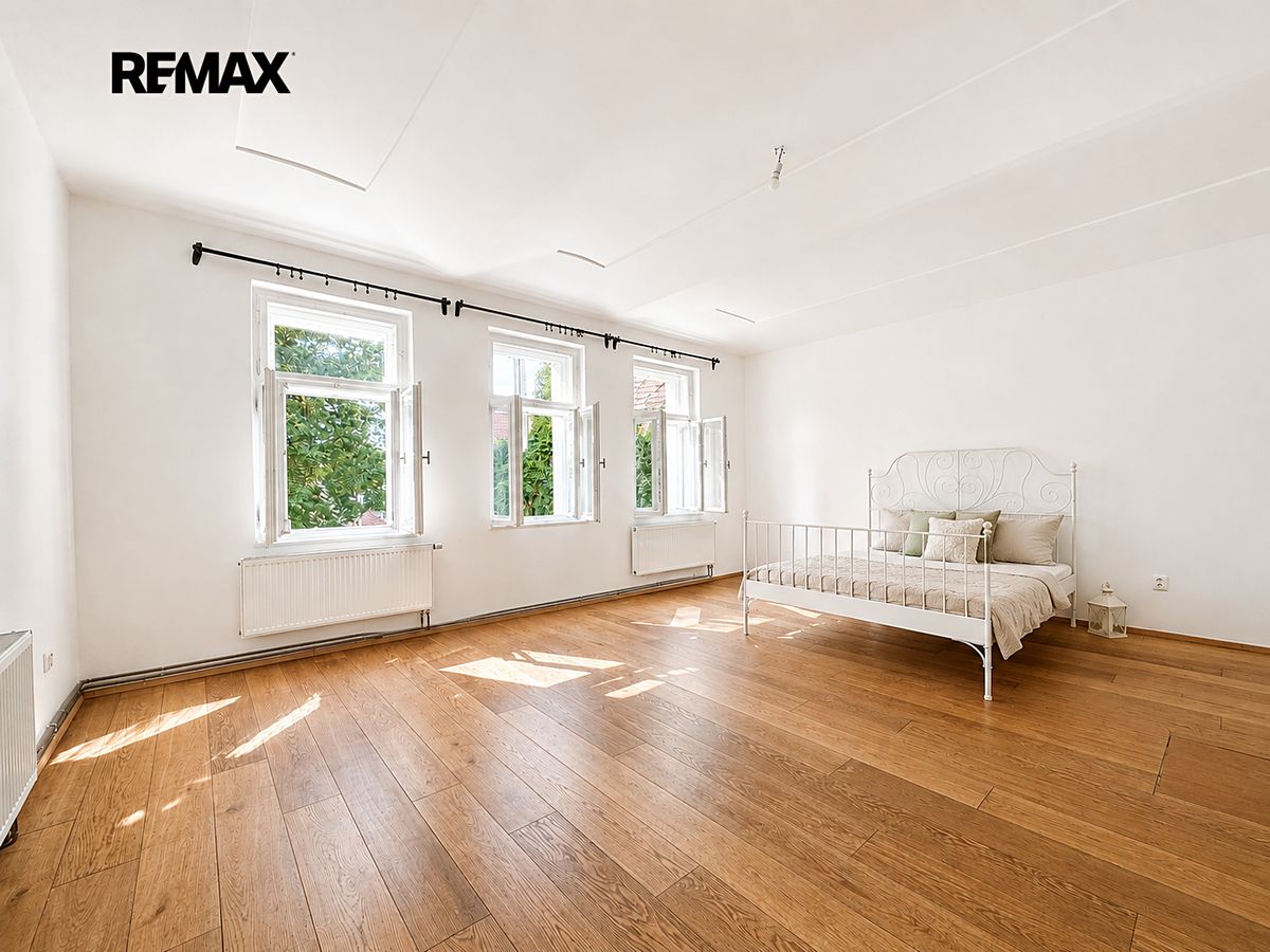 Prodej rodinného domu 231 m², pozemek 654 m² – fotografie 2